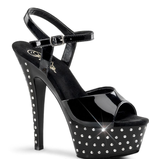 Pleaser Shoes des chaussures à talons uniques qui m’ont permis d’oser être moi-même sur scène comme dans la vie