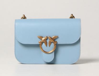 Pinko est une marque de mode qui rend chaque tenue élégante et pleine de caractère